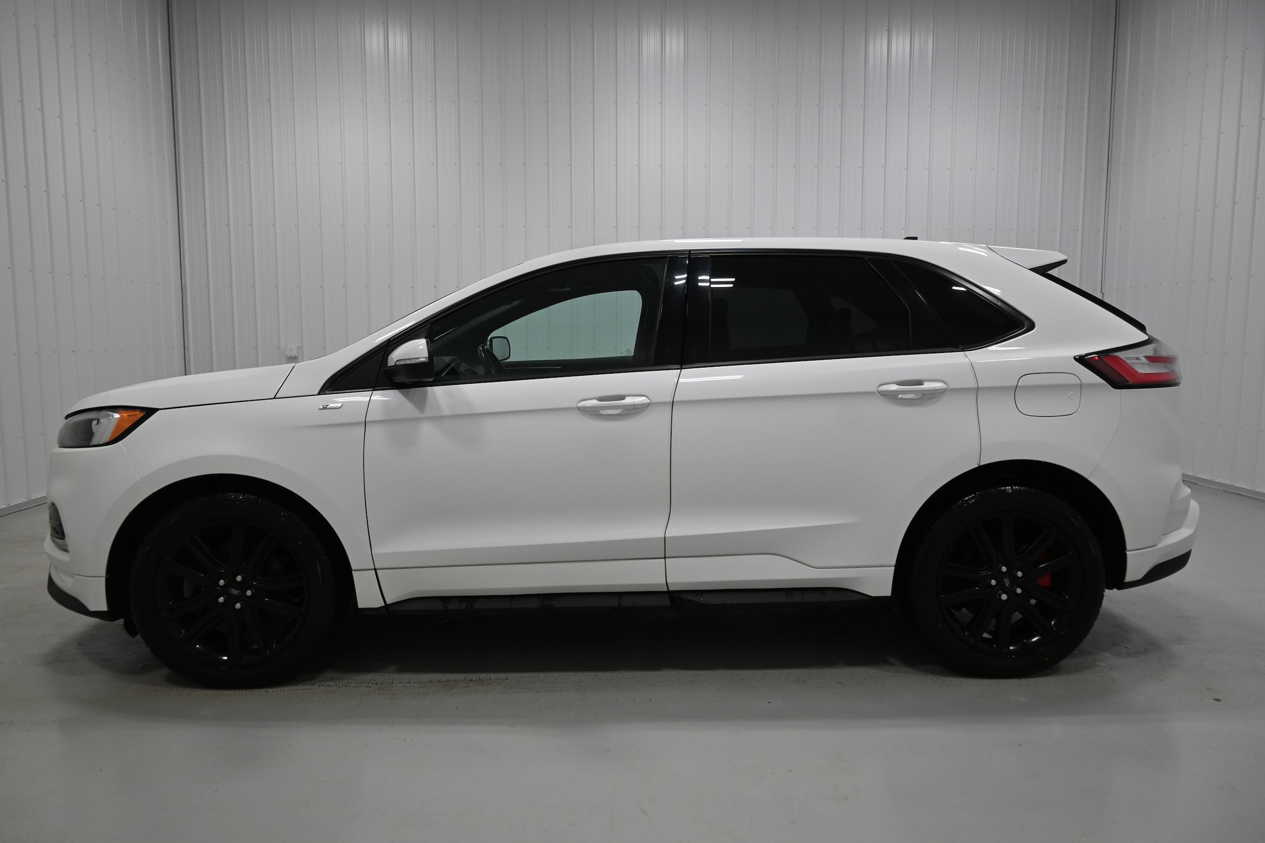 Used 2020 Ford Edge ST-Line w/ Cold Weather Package AWD/4WD image 27