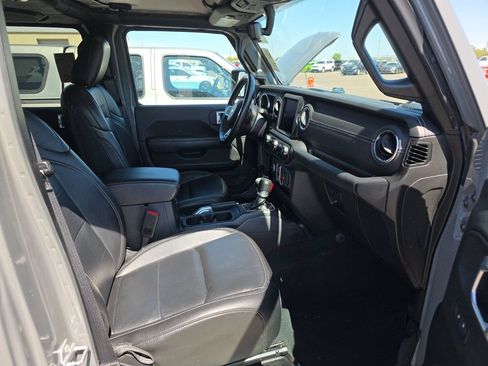 Used 2022 Jeep Wrangler Unlimited Sahara AWD/4WD image 5