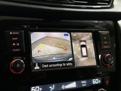 Used 2018 Nissan Rogue SL AWD/4WD image 16