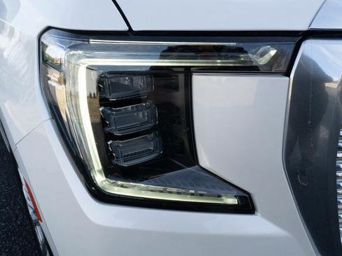 Used 2022 GMC Yukon XL Denali image 31