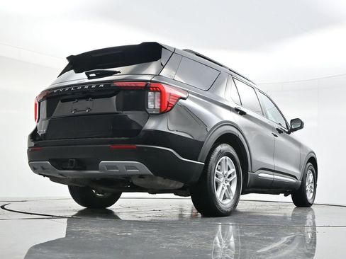 Used 2025 Ford Explorer Active w/ Active Comfort Package RWD image 54