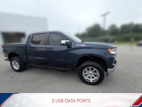 Used 2022 Chevrolet Silverado 1500 LT w/ Z71 Off-Road Package AWD/4WD image 3