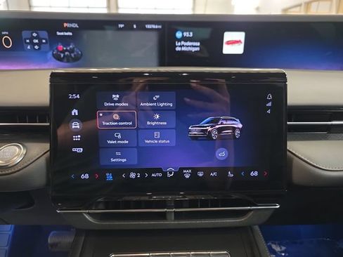 Used 2024 Lincoln Nautilus Premier w/ Jet Appearance Package AWD/4WD image 21