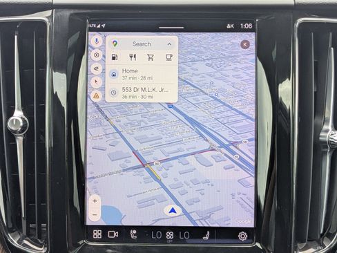 Used 2022 Volvo XC60 B5 Momentum w/ Climate Package image 24