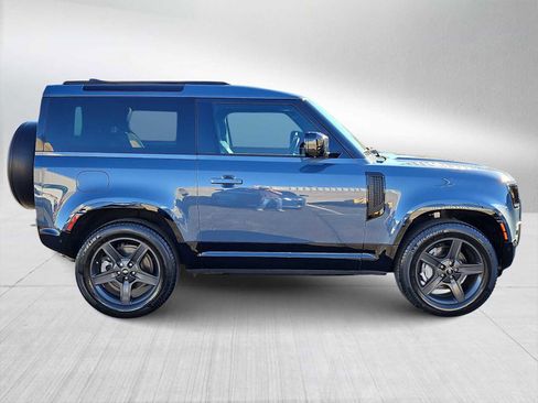 Used 2023 Land Rover Defender 90 X-Dynamic SE image 9