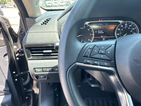 Used 2024 Nissan Sentra SV FWD image 15