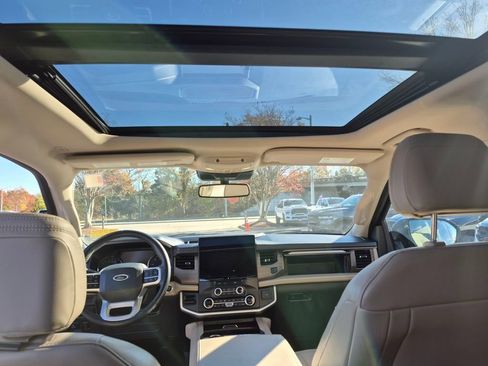 Used 2024 Ford Expedition Limited image 17