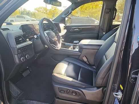 Used 2025 Chevrolet Tahoe Z71 AWD/4WD image 12