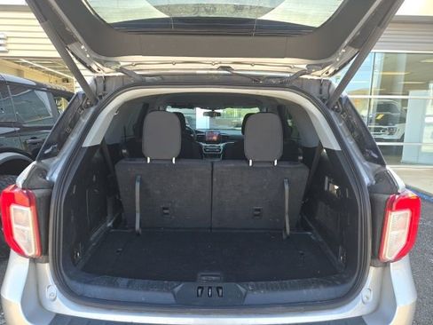 Used 2022 Ford Explorer XLT w/ Class IV Trailer Tow Package image 4