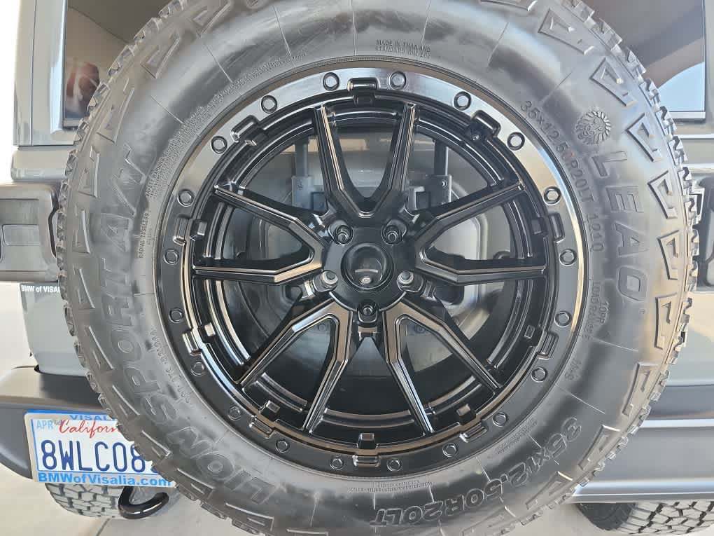 Used 2019 Jeep Wrangler Unlimited Sahara w/ Uconnect 4C Nav & Sound Group AWD/4WD image 33
