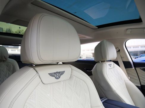 New 2026 Bentley Flying Spur Azure image 25