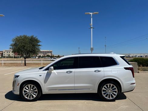 Used 2020 Cadillac XT6 Premium Luxury FWD image 3