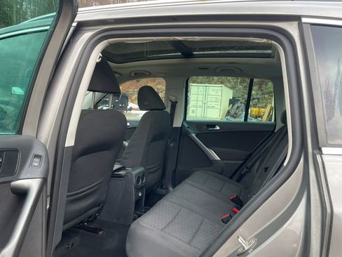 Used 2009 Volkswagen Tiguan SE image 11