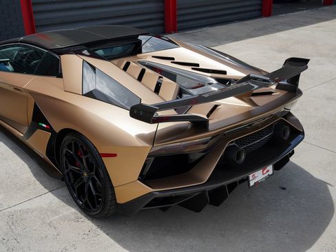 Used 2020 Lamborghini Aventador SVJ AWD/4WD image 16