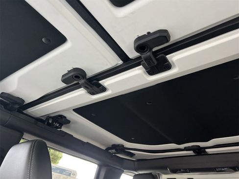 New 2025 Ford Bronco Badlands image 14