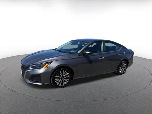 Used 2025 Nissan Altima 2.5 SV image 8