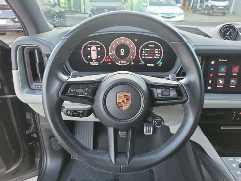 Used 2024 Porsche Cayenne S AWD/4WD image 17
