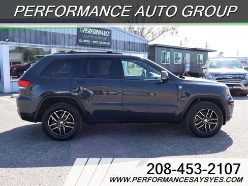 Used 2018 Jeep Grand Cherokee Trailhawk AWD/4WD image 8