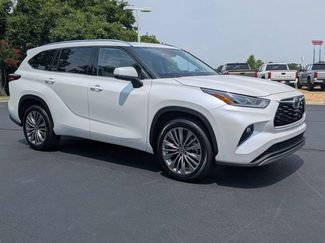 Used 2022 Toyota Highlander Platinum FWD video 2