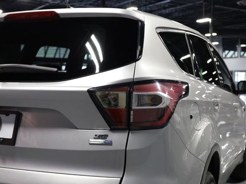 Used 2017 Ford Escape SE AWD/4WD image 29