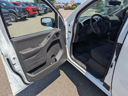 Used 2018 Nissan Frontier SV AWD/4WD image 8