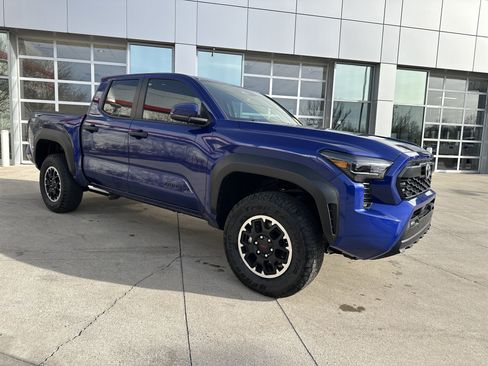 Used 2025 Toyota Tacoma TRD Off-Road w/ TRD Off Road Upgrade Package image 2