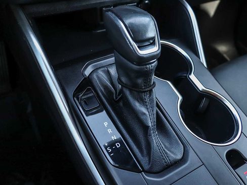 Used 2021 Toyota Highlander XLE image 21