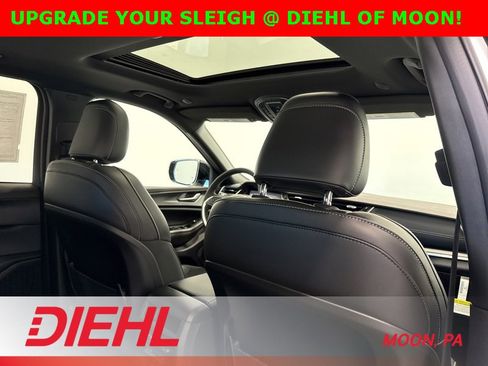 New 2025 Jeep Grand Cherokee Altitude w/ Trailer Tow Package image 13