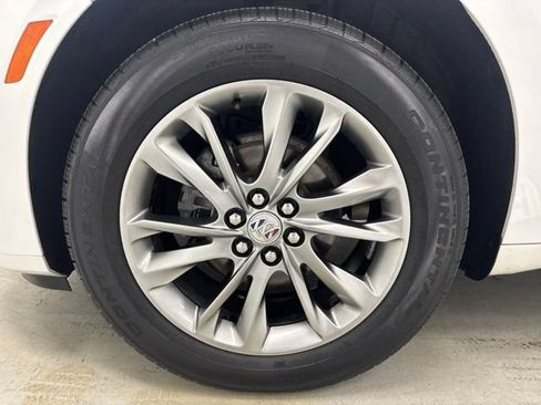 Used 2023 Buick Enclave Avenir AWD/4WD image 42