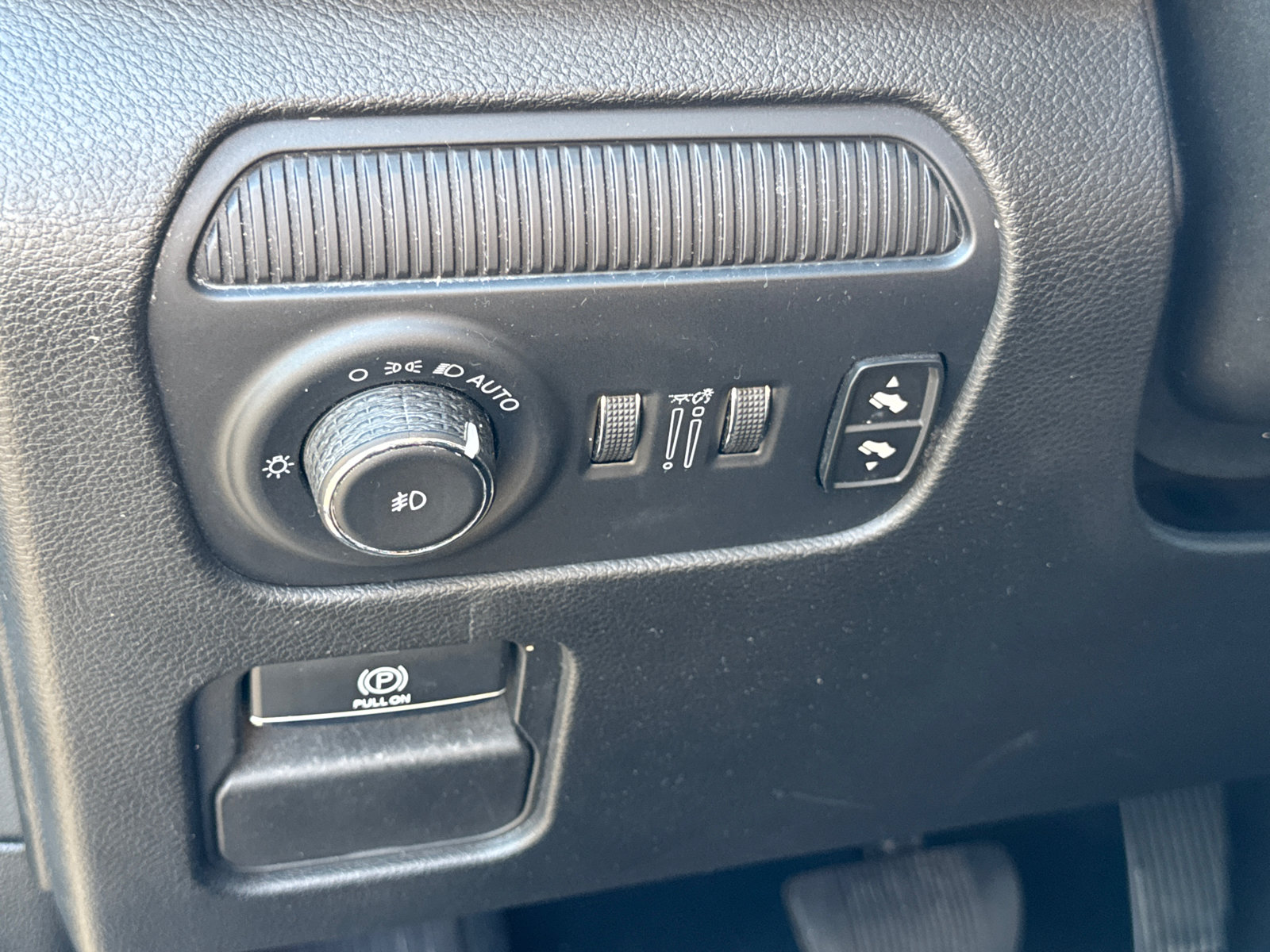 Used 2024 Jeep Wagoneer L Series II w/ Flexible Seating Group AWD/4WD image 33