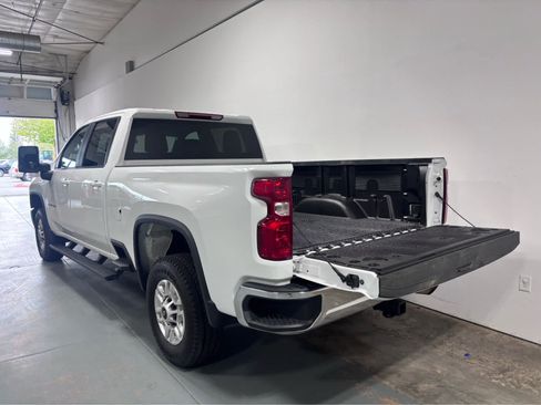 Used 2025 Chevrolet Silverado 2500 LT w/ Convenience Package AWD/4WD image 4