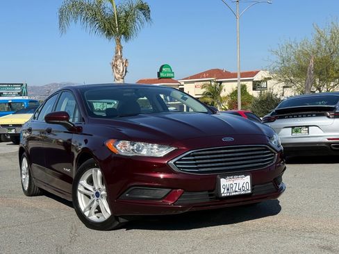 Used 2018 Ford Fusion SE FWD image 2