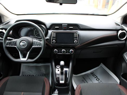 Used 2021 Nissan Versa SR FWD image 40