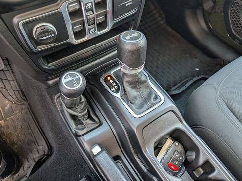 Used 2021 Jeep Wrangler Unlimited Sport AWD/4WD image 16
