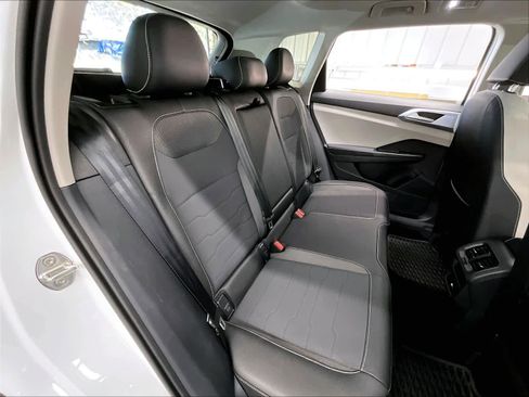 Used 2025 Volkswagen Taos SE w/ Panoramic Sunroof Package image 29