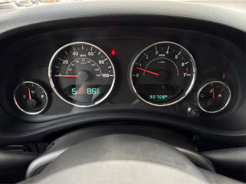 Used 2017 Jeep Wrangler Unlimited Rubicon w/ Connectivity Group image 17