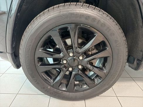 Used 2019 Jeep Grand Cherokee Altitude image 12