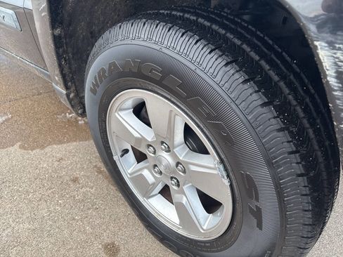 Used 2010 Jeep Liberty Sport image 9