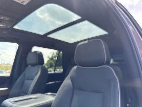 Used 2022 GMC Yukon SLT w/ SLT Premium Package AWD/4WD image 11