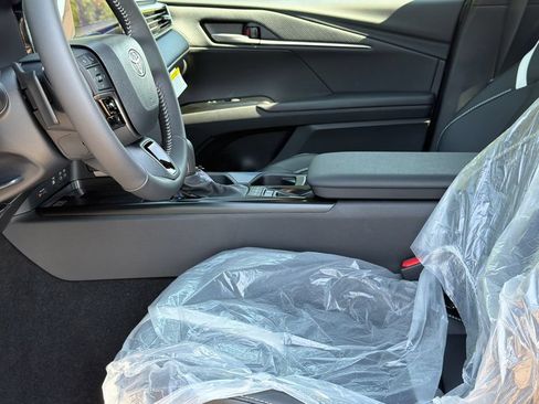 New 2026 Toyota Camry Hybrid FWD image 9