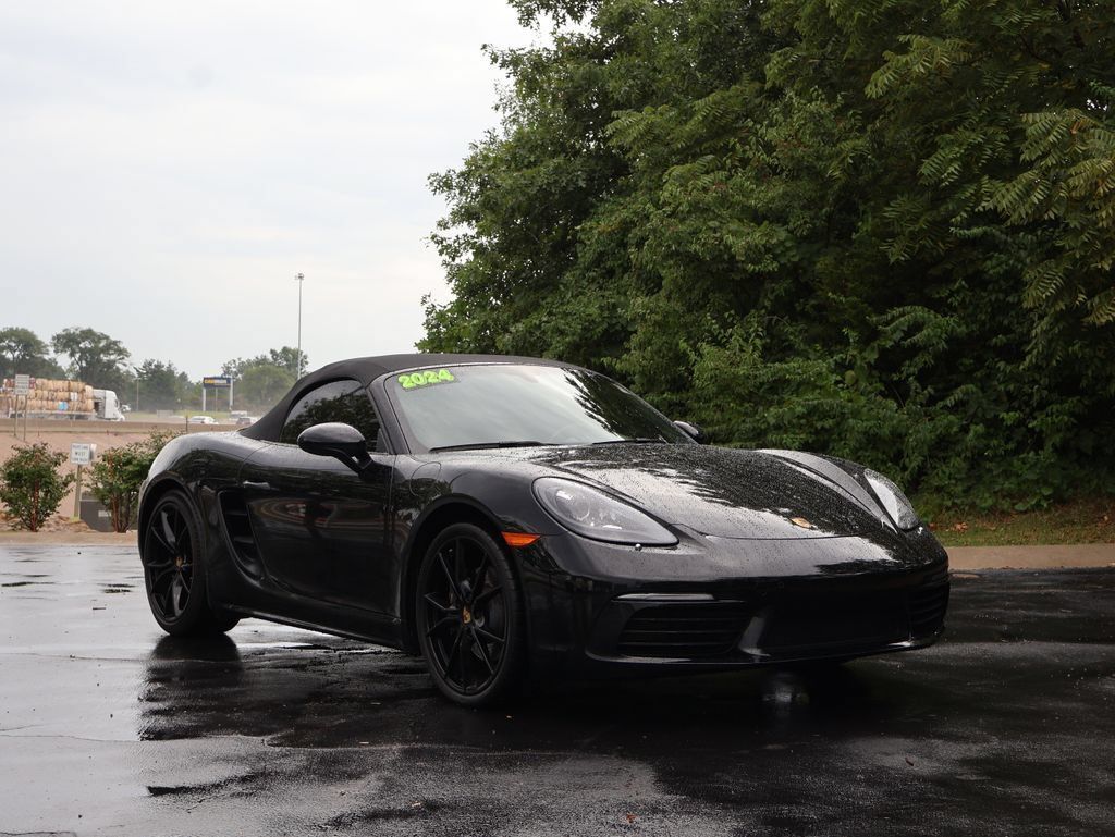 Used 2024 Porsche 718 Boxster RWD image 11