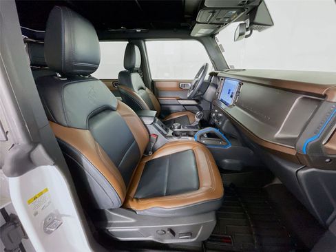 Used 2023 Ford Bronco Outer Banks image 32