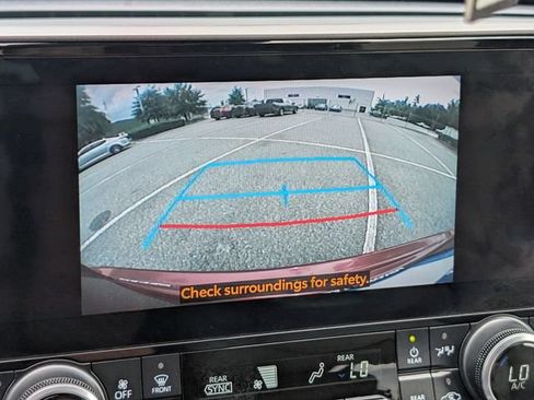 Used 2023 Toyota Highlander XLE FWD image 19