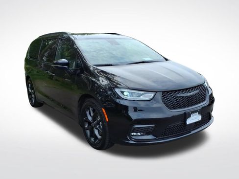 Used 2026 Chrysler Pacifica Limited w/ S Appearance Package FWD image 8