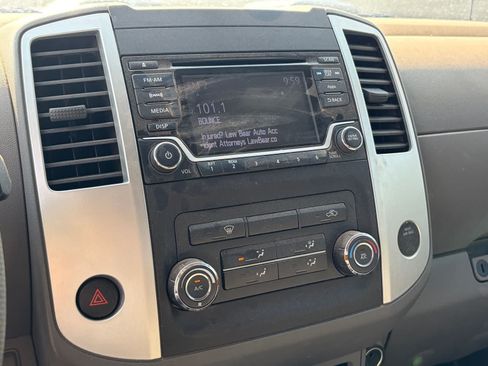 Used 2015 Nissan Frontier SV AWD/4WD image 16