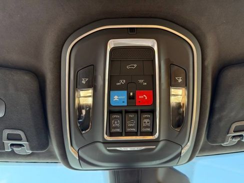 Used 2025 Jeep Grand Cherokee Summit image 16