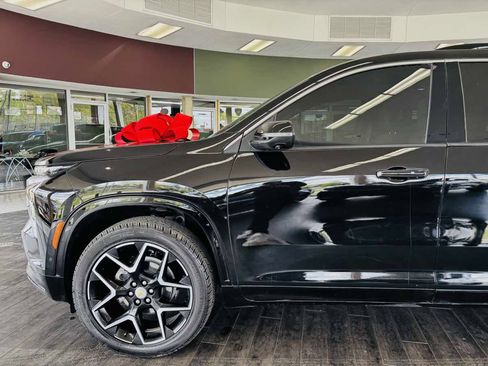 Used 2026 Chevrolet Traverse High Country FWD image 16