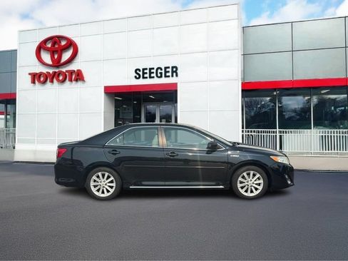 Used 2012 Toyota Camry XLE w/ Leather Pkg FWD image 2