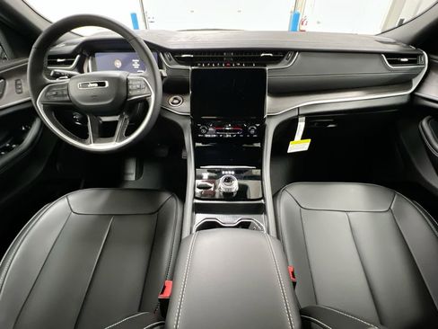 New 2025 Jeep Grand Cherokee Limited w/ Black Appearance Package image 10