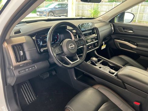 Certified 2024 Nissan Pathfinder Platinum AWD/4WD image 6